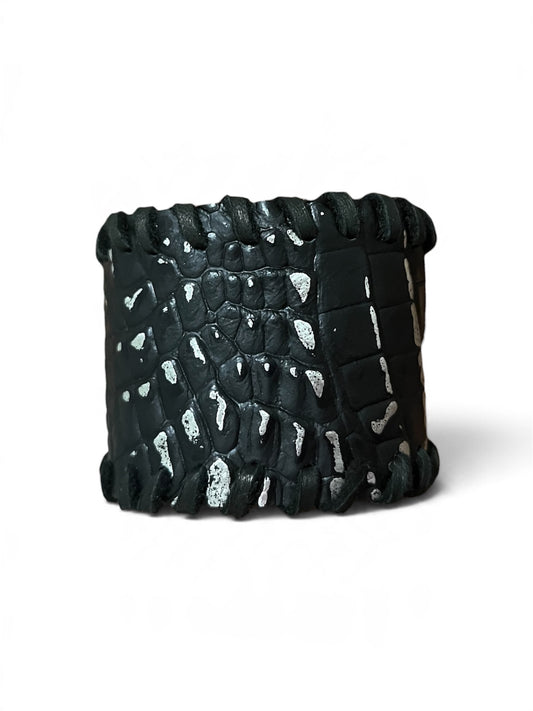 ONYX WHIPSTITCH CROC CUFF