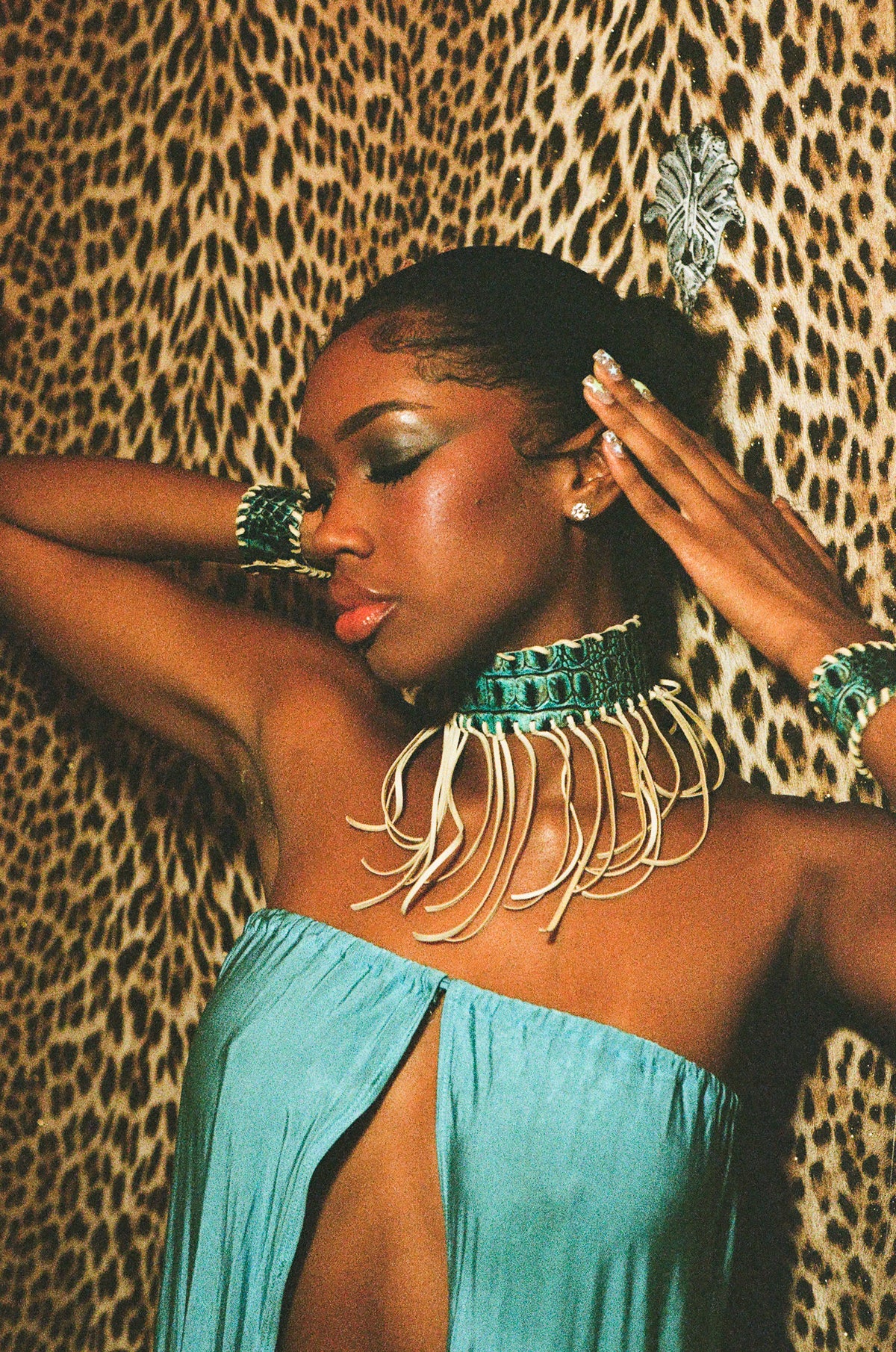 SABERTOOTH FRINGE CROC CHOKER